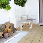 Magnific With A Cozy Garden, 5 Minutes To The Apartament