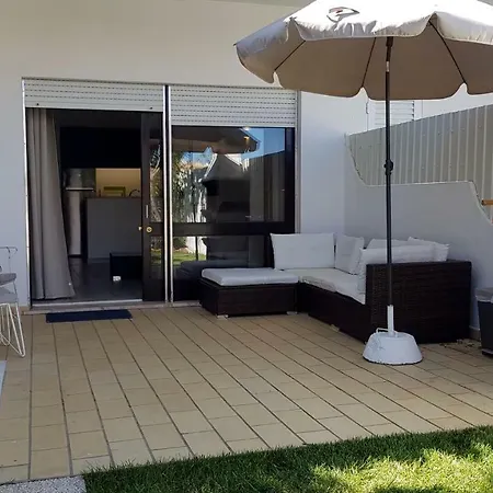 Magnific With A Cozy Garden, 5 Minutes To The Apartament Albufeira