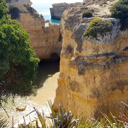 Magnific With A Cozy Garden, 5 Minutes To The Apartamento Albufeira