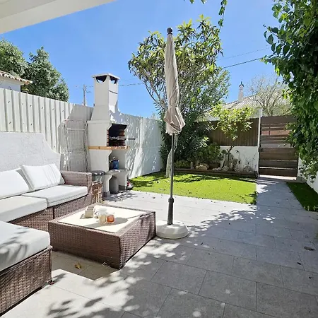 Magnific With A Cozy Garden, 5 Minutes To The Apartamento Albufeira