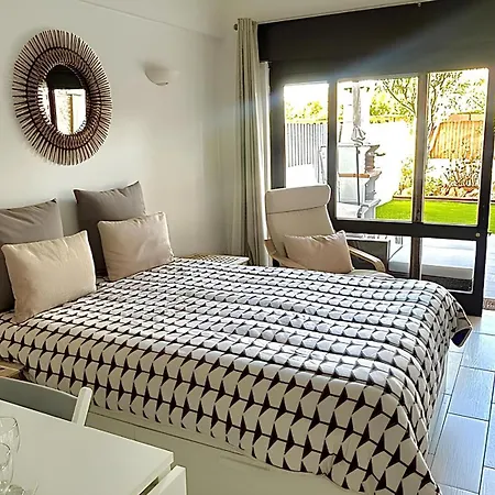 Apartamento Magnific With A Cozy Garden, 5 Minutes To The
